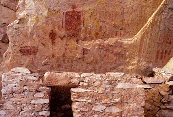 Alter_and_Anasazi_pictographs_AZ.jpg