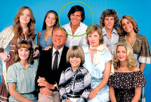 cast-season-three-9178-the-bradford-family-pictured-back-row-left-picture-id93744406.jpg