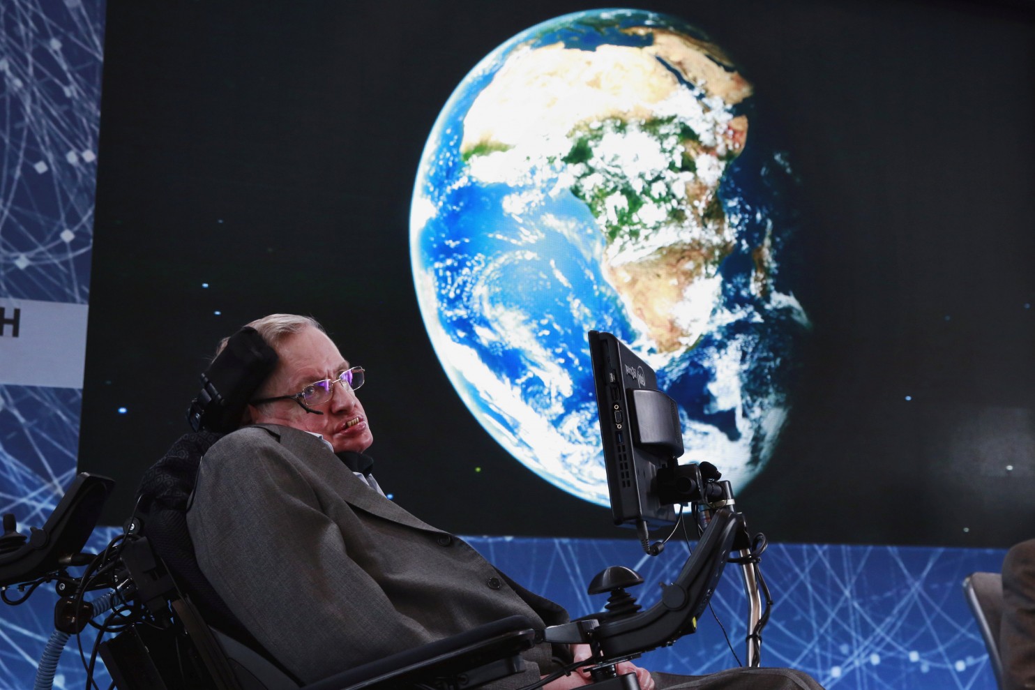 2018-03-14T035453Z_1985228911_RC1E323BD1F0_RTRMADP_3_PEOPLE-HAWKING.jpg